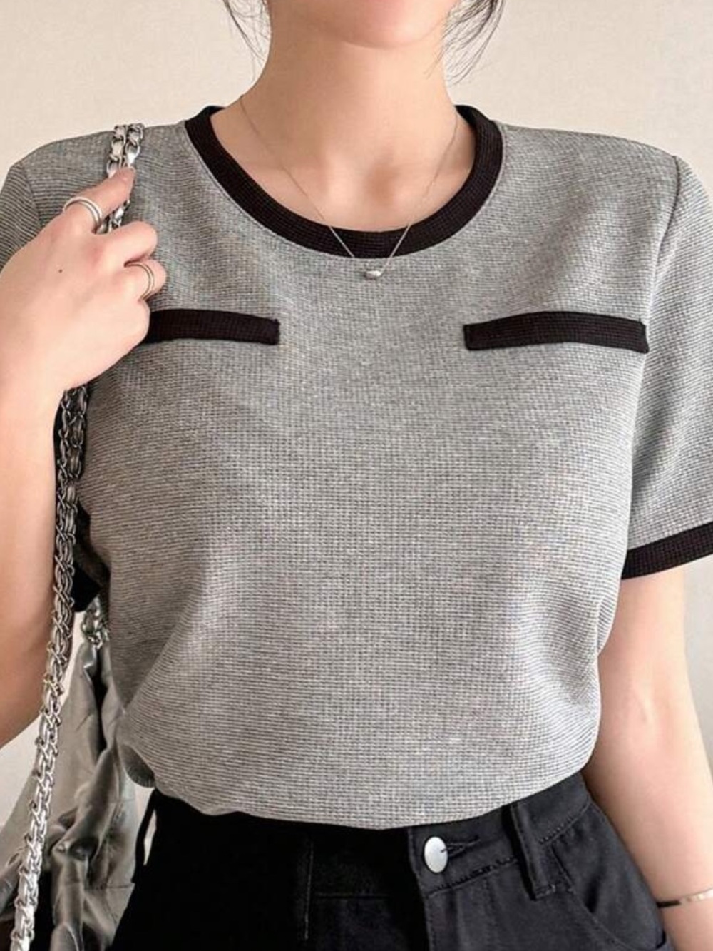 ✨2/$15✨ Dazy Designer Round Neck Color Block Design Grey T-shirt